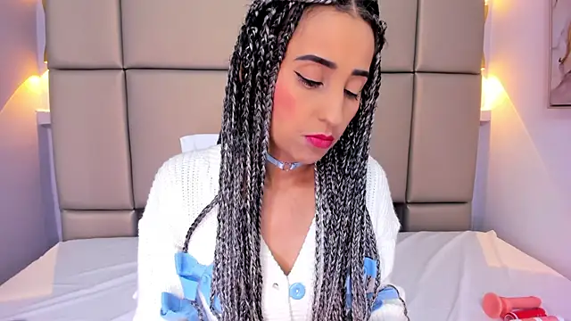 Snapshot of violett_rabbit_ chatting on 11-29-25, 12:30 violett rabbit online show from 11-29-25, 12:30