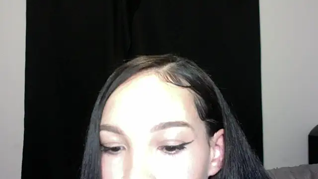 Snapshot of nikkiloveee chatting on 10-27-25, 04:16 nikkiloveee online show from 10-27-25, 04:16