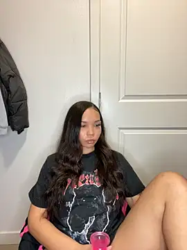 Snapshot of nikkiloveee chatting on 11-26-25, 06:14 nikkiloveee online show from 11-26-25, 06:14