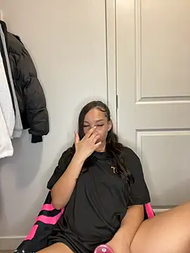 Snapshot of nikkiloveee chatting on 12-03-25, 05:48 nikkiloveee online show from 12-03-25, 05:48