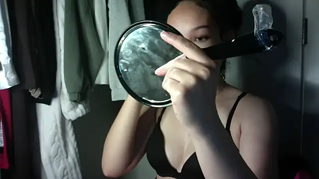 Snapshot of nikkiloveee chatting on 12-15-25, 05:55 nikkiloveee online show from 12-15-25, 05:55