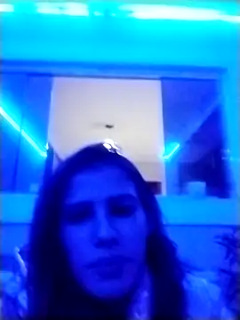Snapshot of larah4 chatting on 10-26-25, 04:18 larah4 online show from 10-26-25, 04:18