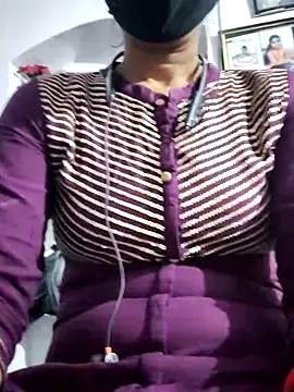 Hot-Rubyy online show from 12-01-25, 09:14