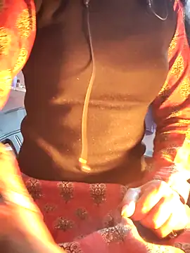 Snapshot of Hot-Rubyy chatting on 12-17-25, 09:15 Hot-Rubyy online show from 12-17-25, 09:15