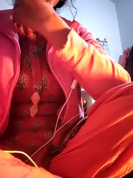 Snapshot of Hot-Rubyy chatting on 02-13-26, 05:53 Hot-Rubyy online show from 02-13-26, 05:53