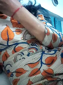 Snapshot of Hot-Rubyy chatting on 04-08-26, 10:15 Hot-Rubyy online show from 04-08-26, 10:15