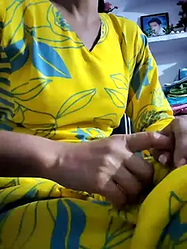 Snapshot of Hot-Rubyy chatting on 04-17-26, 04:32 Hot-Rubyy online show from 04-17-26, 04:32
