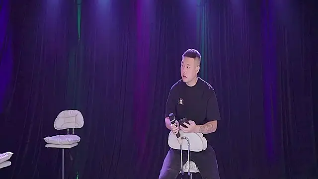 Snapshot of forever_003 chatting on 10-31-25, 11:22 forever 003 online show from 10-31-25, 11:22