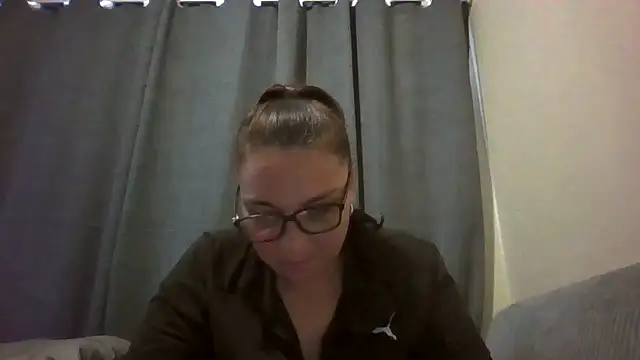 Snapshot of lilMissMarli chatting on 04-17-26, 08:28 lilMissMarli online show from 04-17-26, 08:28