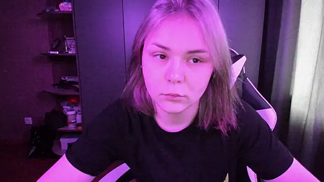 sophia lix online show from 11-16-25, 04:40