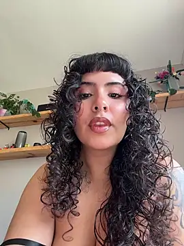 SugarTroubl33 online show from 06-18-26, 02:21