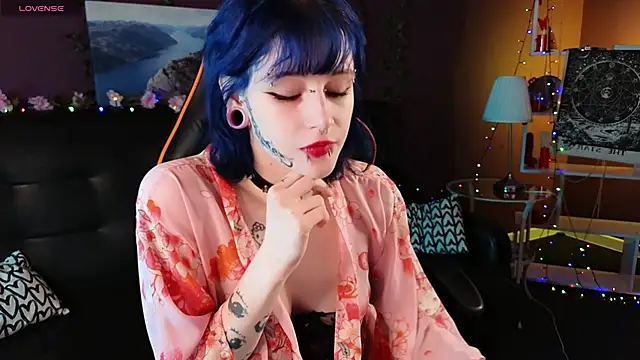 Snapshot of karkadeshk chatting on 11-14-25, 10:14 karkadeshk online show from 11-14-25, 10:14