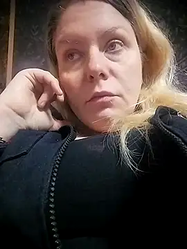 Lana-murr online show from 11-17-25, 06:41