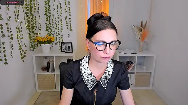 Evanessa Johns online show from 04-27-26, 11:08