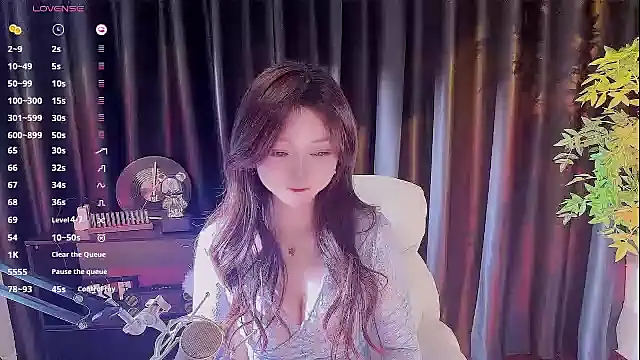 Yiluo95 online show from 11-09-25, 05:44