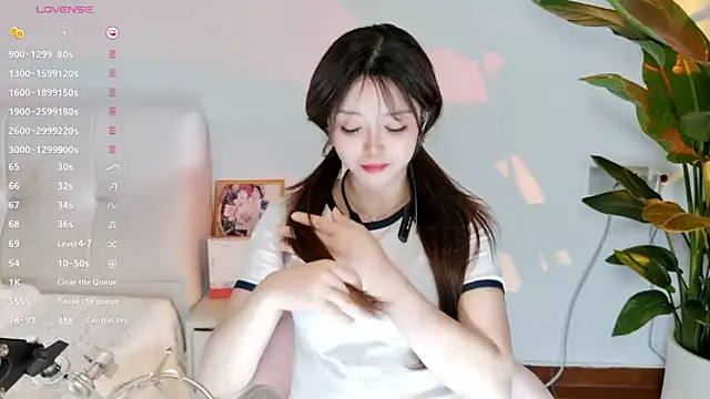 Yiluo95 online show from 06-22-26, 04:04
