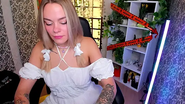 Snapshot of Isabella_Lure chatting on 11-08-25, 09:09 Isabella Lure online show from 11-08-25, 09:09