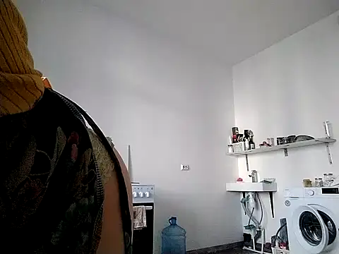 Snapshot of Anneta280671 chatting on 12-14-25, 09:14 Anneta280671 online show from 12-14-25, 09:14