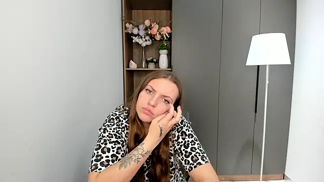 Snapshot of BernitaHaar chatting on 10-29-25, 04:04 BernitaHaar online show from 10-29-25, 04:04