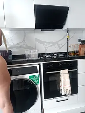 Snapshot of Sweet_xxBuse chatting on 12-21-25, 10:55 Sweet xxBuse online show from 12-21-25, 10:55