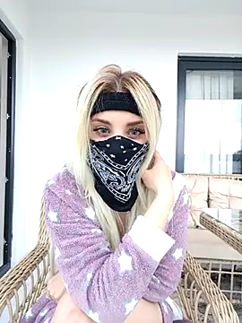 Snapshot of Sweet_xxBuse chatting on 01-18-26, 10:19 Sweet xxBuse online show from 01-18-26, 10:19