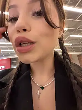 Snapshot of Kissy_Moon chatting on 11-09-25, 03:10 Kissy Moon online show from 11-09-25, 03:10