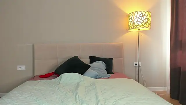 babyyullii online show from 06-18-26, 01:39
