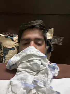 Snapshot of Vanshmahajann chatting on 12-14-25, 03:39 Vanshmahajann online show from 12-14-25, 03:39