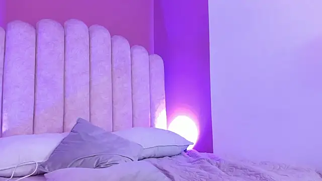 Snapshot of mia_jagger chatting on 02-12-26, 08:26 mia jagger online show from 02-12-26, 08:26