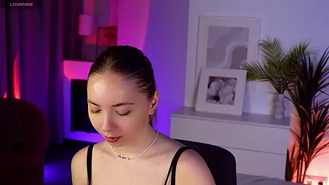 Snapshot of Nora_Miller chatting on 11-22-25, 06:34 Nora Miller online show from 11-22-25, 06:34