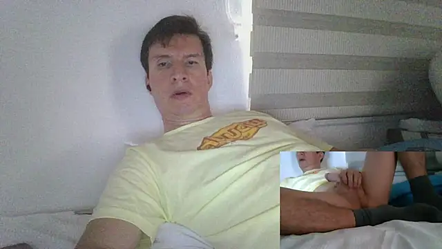 Snapshot of carliesexyman chatting on 10-27-25, 06:01 carliesexyman online show from 10-27-25, 06:01