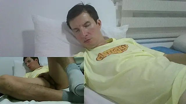 Snapshot of carliesexyman chatting on 10-29-25, 04:59 carliesexyman online show from 10-29-25, 04:59