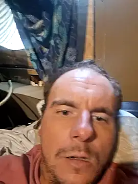 Snapshot of mommiesboy0903 chatting on 10-27-25, 06:56 mommiesboy0903 online show from 10-27-25, 06:56