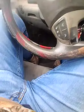 Snapshot of mommiesboy0903 chatting on 10-28-25, 01:14 mommiesboy0903 online show from 10-28-25, 01:14