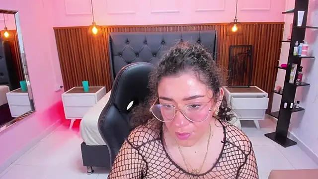 Snapshot of OSNAKELLER chatting on 11-16-25, 02:39 OSNAKELLER online show from 11-16-25, 02:39