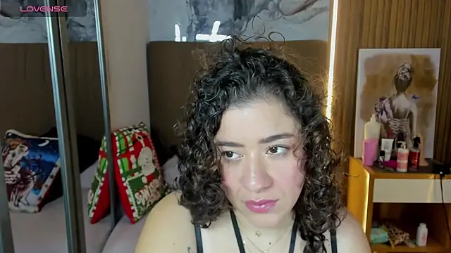 Snapshot of OSNAKELLER chatting on 12-19-25, 12:45 OSNAKELLER online show from 12-19-25, 12:45