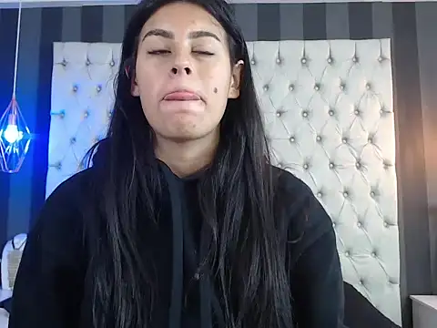 Camile Petite online show from 11-18-25, 07:18