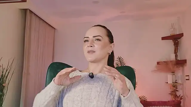 Snapshot of SiennaRosse chatting on 02-17-26, 09:43 SiennaRosse online show from 02-17-26, 09:43