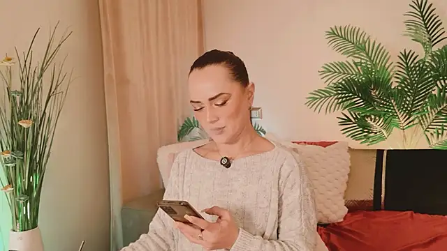 Snapshot of SiennaRosse chatting on 02-25-26, 09:46 SiennaRosse online show from 02-25-26, 09:46