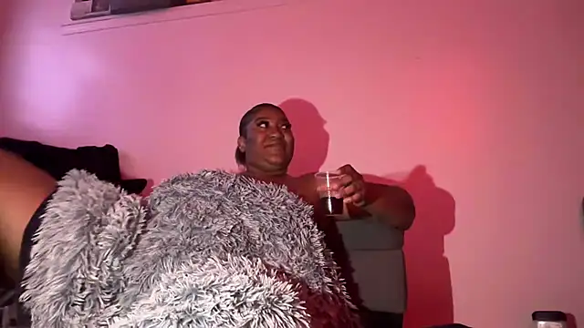 Snapshot of Thickumssss chatting on 11-02-25, 03:53 Thickumssss online show from 11-02-25, 03:53