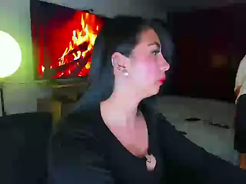 Snapshot of wolf_tatto_couple chatting on 10-29-25, 10:33 wolf tatto couple online show from 10-29-25, 10:33