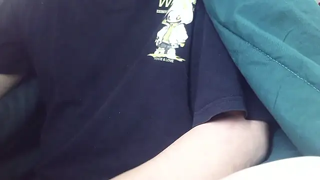 Snapshot of Stripholyday chatting on 10-30-25, 05:31 Stripholyday online show from 10-30-25, 05:31