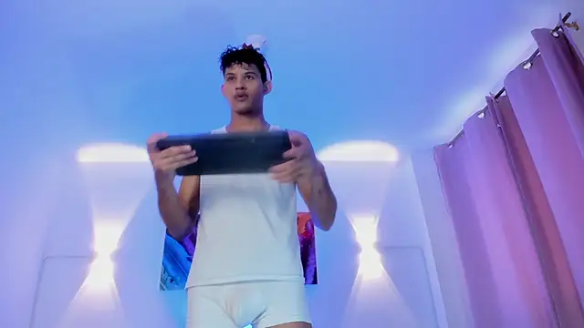 KamiSuarez online show from 12-22-25, 06:38