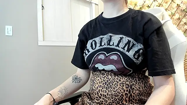 Snapshot of DakotaRussell_ chatting on 12-01-25, 11:04 DakotaRussell online show from 12-01-25, 11:04