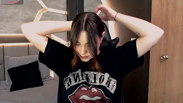 Snapshot of DakotaRussell_ chatting on 12-21-25, 01:18 DakotaRussell online show from 12-21-25, 01:18