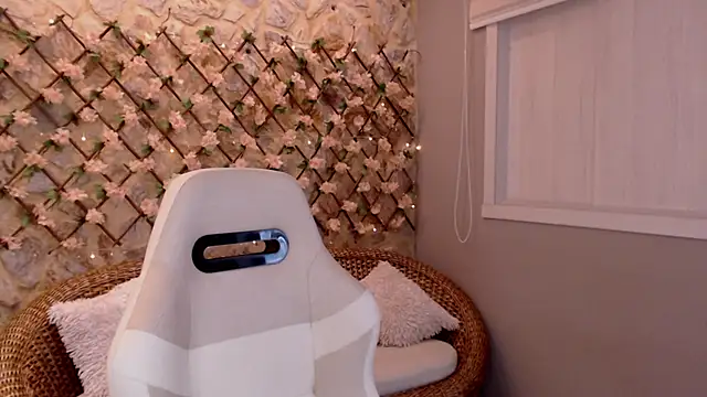 Snapshot of DakotaRussell_ chatting on 01-11-26, 02:44 DakotaRussell online show from 01-11-26, 02:44