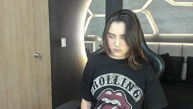 Snapshot of DakotaRussell_ chatting on 01-13-26, 01:05 DakotaRussell online show from 01-13-26, 01:05