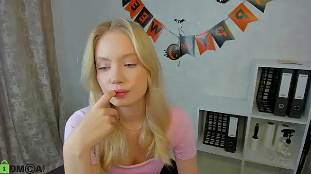 Melanie Ryer online show from 10-29-25, 01:19