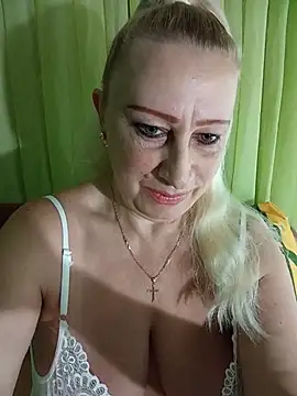 Snapshot of Esenia505 chatting on 07-22-26, 01:41 Esenia505 online show from 07-22-26, 01:41