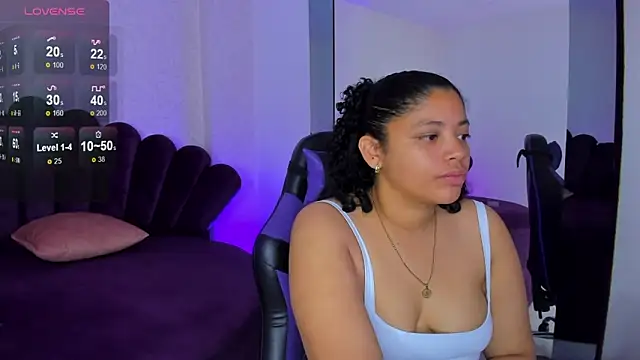 Snapshot of Siara_24 chatting on 10-30-25, 02:07 Siara 24 online show from 10-30-25, 02:07